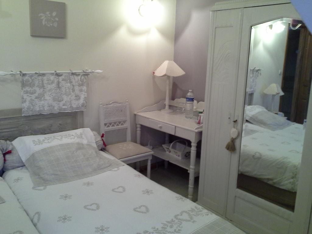 Chambres D'Hotes Au Temps Des Cerises จูมีเยส์ ภายนอก รูปภาพ